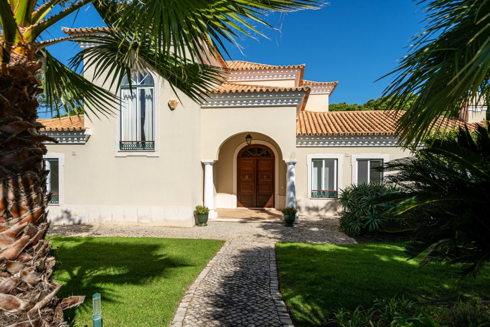 Exceptional 4 bedroom villa for sale in Quinta do Lago Property Styles