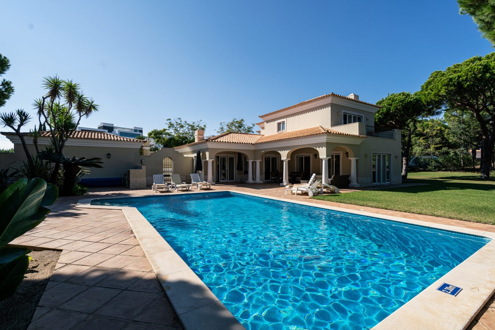 Exceptional 4 bedroom villa for sale in Quinta do Lago Property Styles