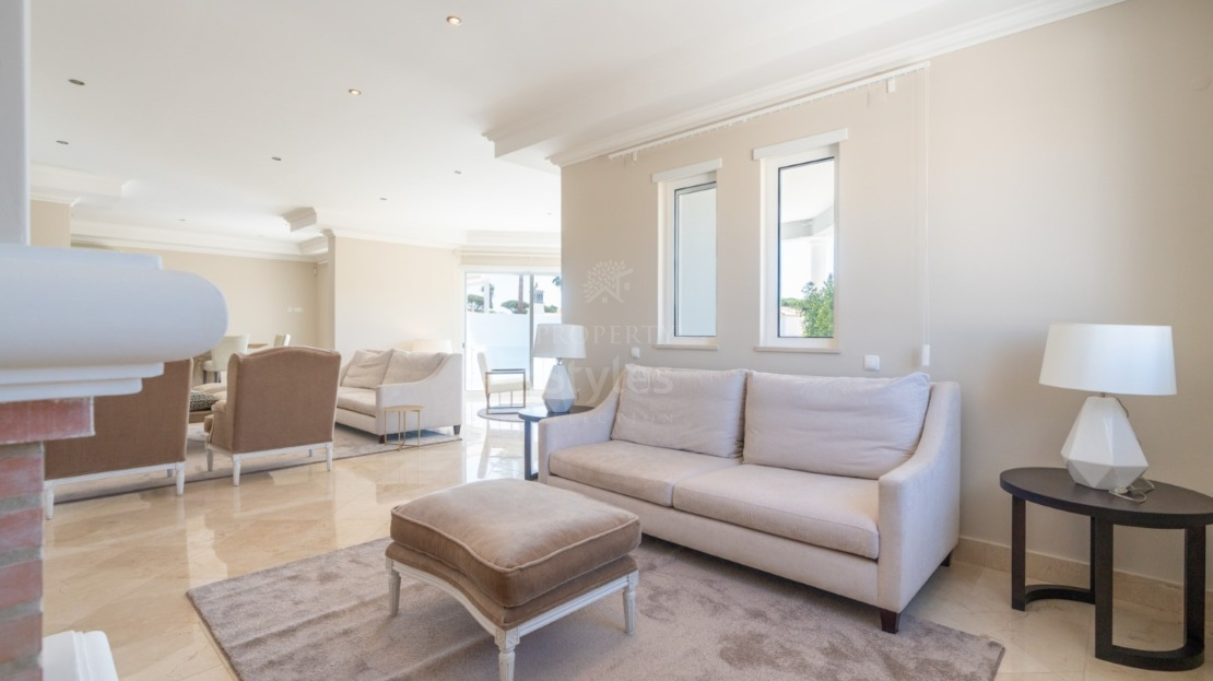 Well located villa in a development situated only 5 mins from Vale do Lobo Golf and Beach Resort