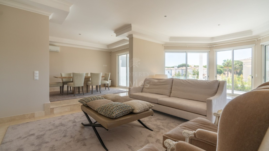 Well located villa in a development situated only 5 mins from Vale do Lobo Golf and Beach Resort