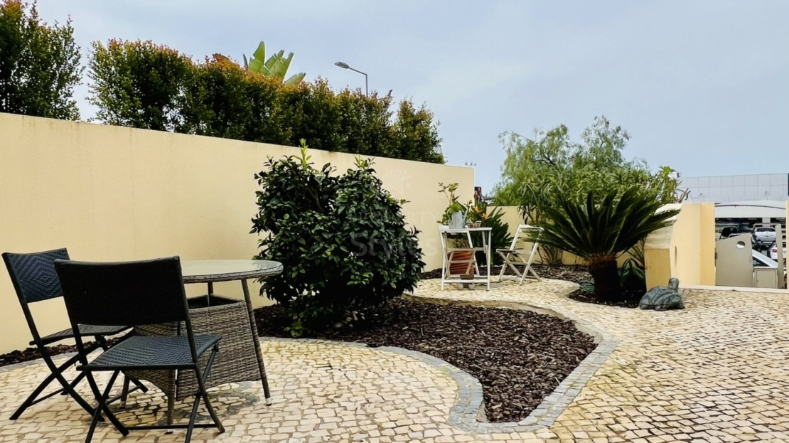 * Modern well priced and located townhouse in Fonte Santa