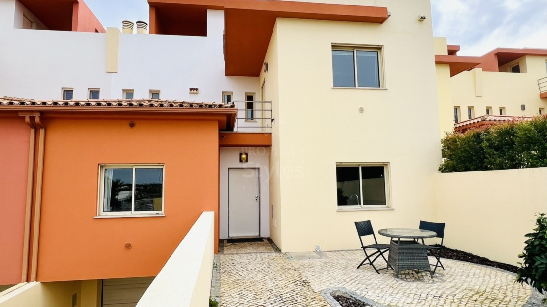 * Modern well priced and located townhouse in Fonte Santa