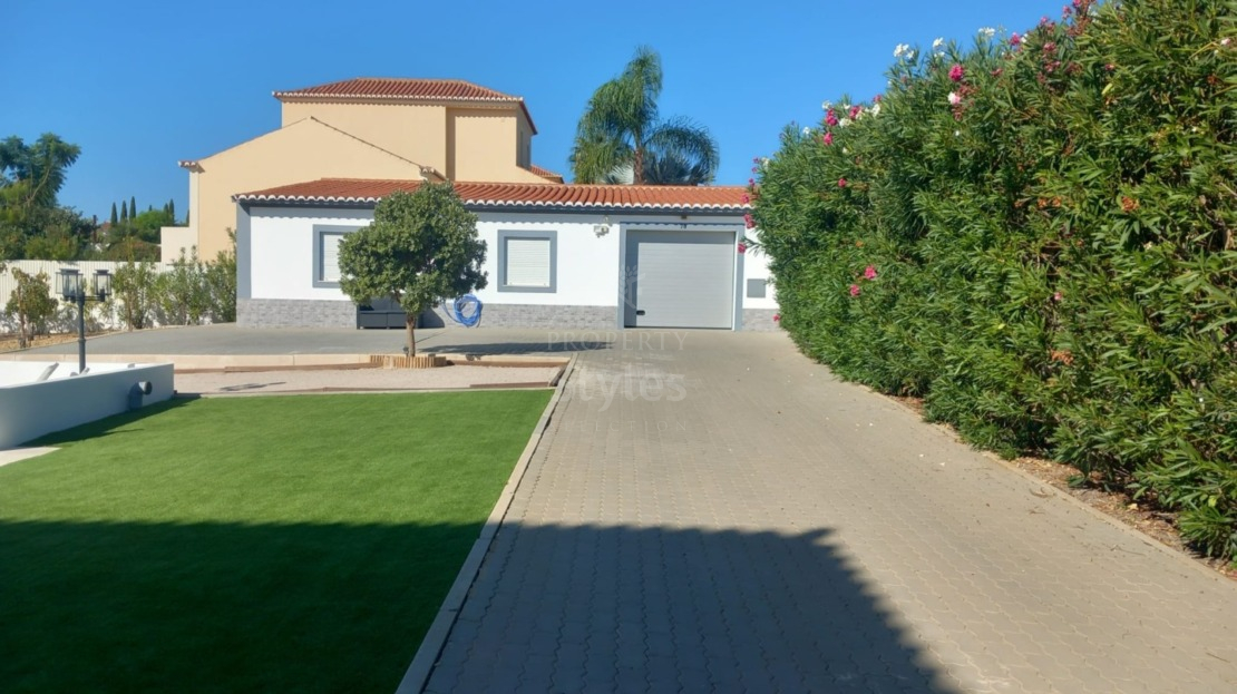 * Attractive four bedroom villa in the popular town of Olhão