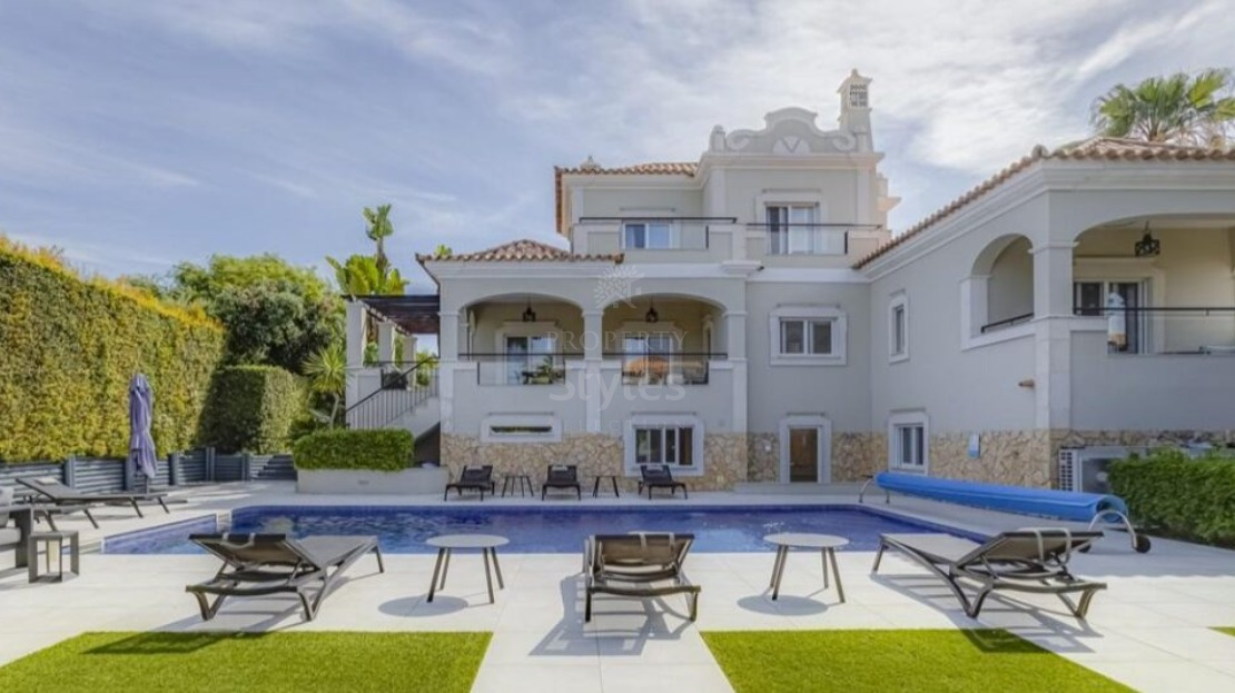 Well constructed villa situated in a luxury development only 5 minutes from Almancil