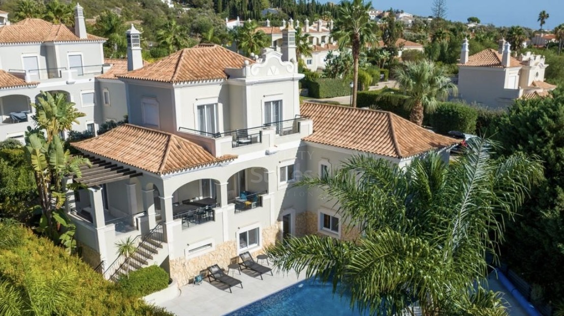 Well constructed villa situated in a luxury development only 5 minutes from Almancil