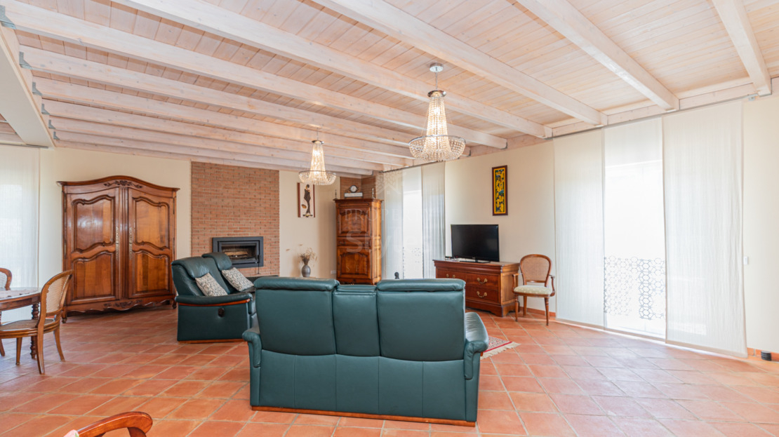 Immaculate and spacious 3-bedroom villa, furnished and equipped, in a very quiet area and just 5 minutes from the centre of São Brás de Alportel.