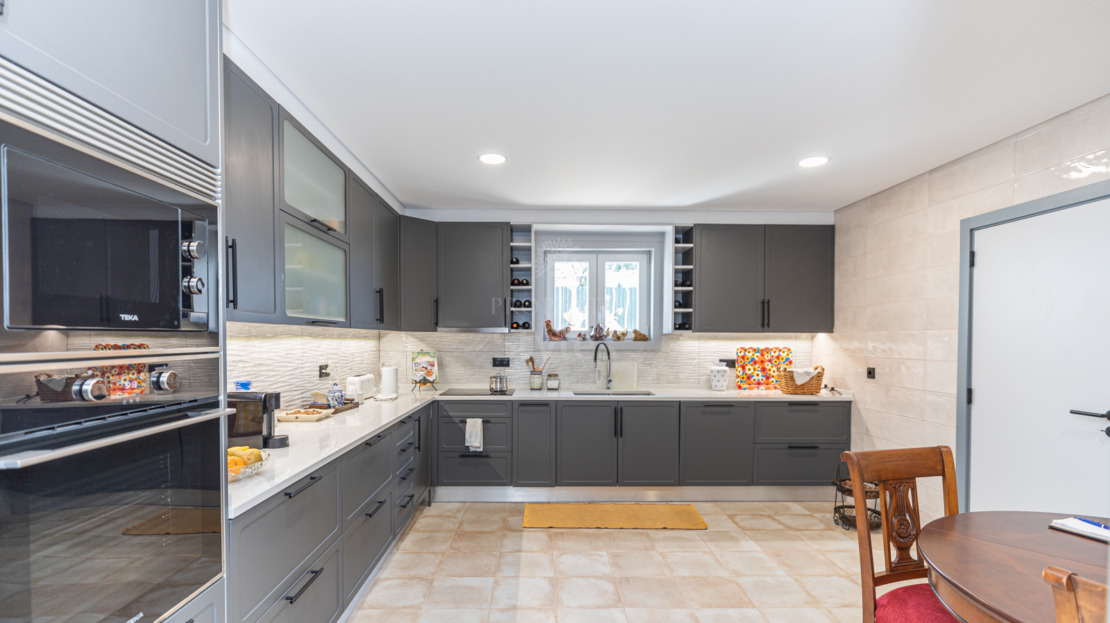 Fully Refurbished Traditional Villa in Loulé