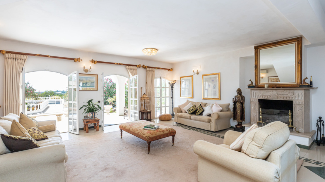 Fantastic 7 Bedroom Detached House For Sale in Moncarapacho