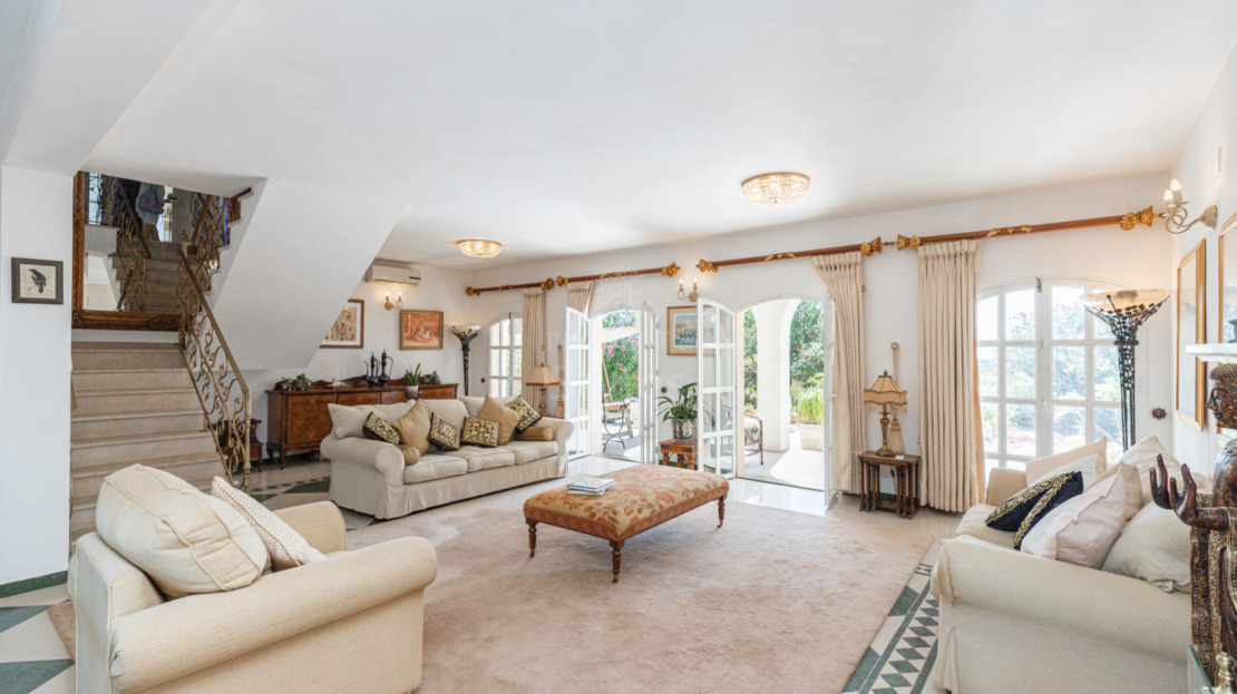 Fantastic 7 Bedroom Detached House For Sale in Moncarapacho