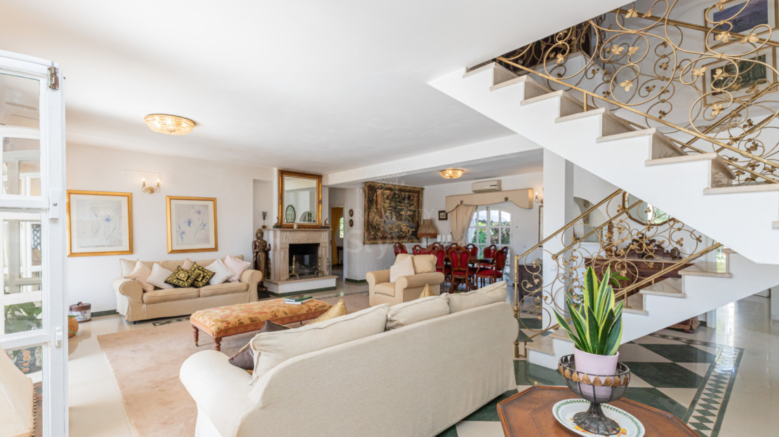 Fantastic 7 Bedroom Detached House For Sale in Moncarapacho