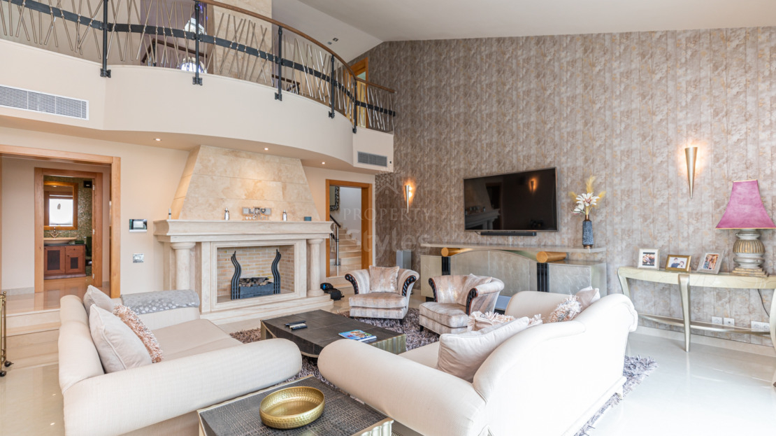 Exquisite south-facing luxury villa with sea views and private gym in Loulé