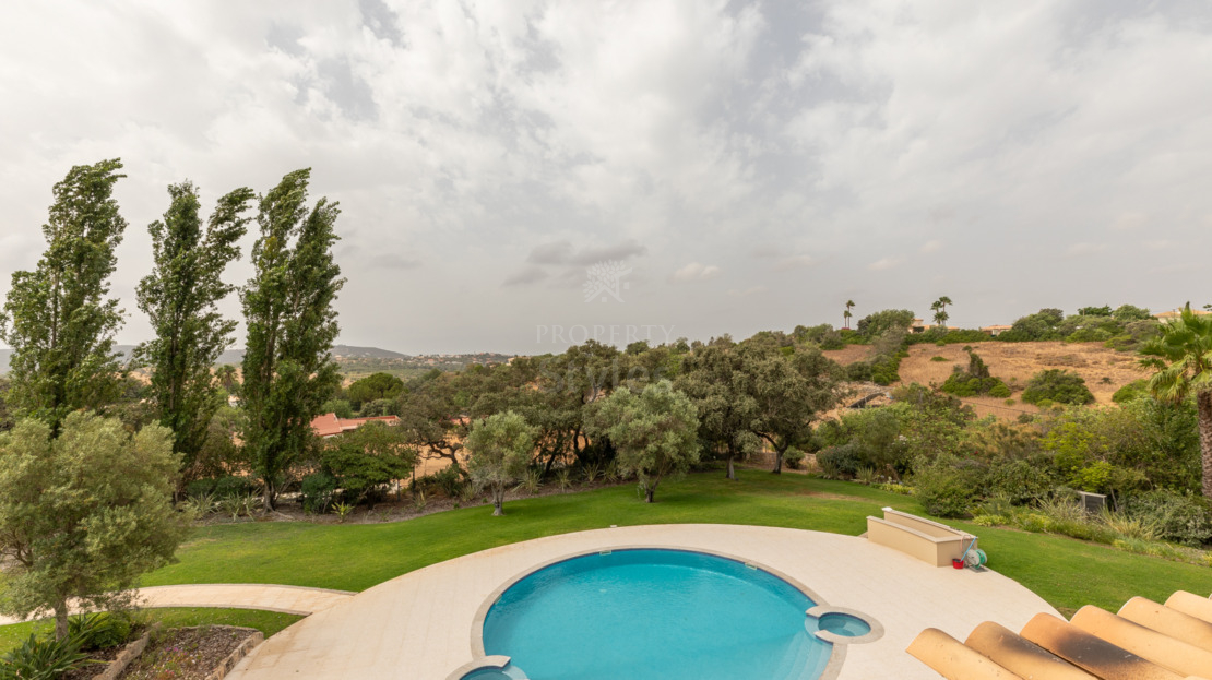 Exquisite south-facing luxury villa with sea views and private gym in Loulé