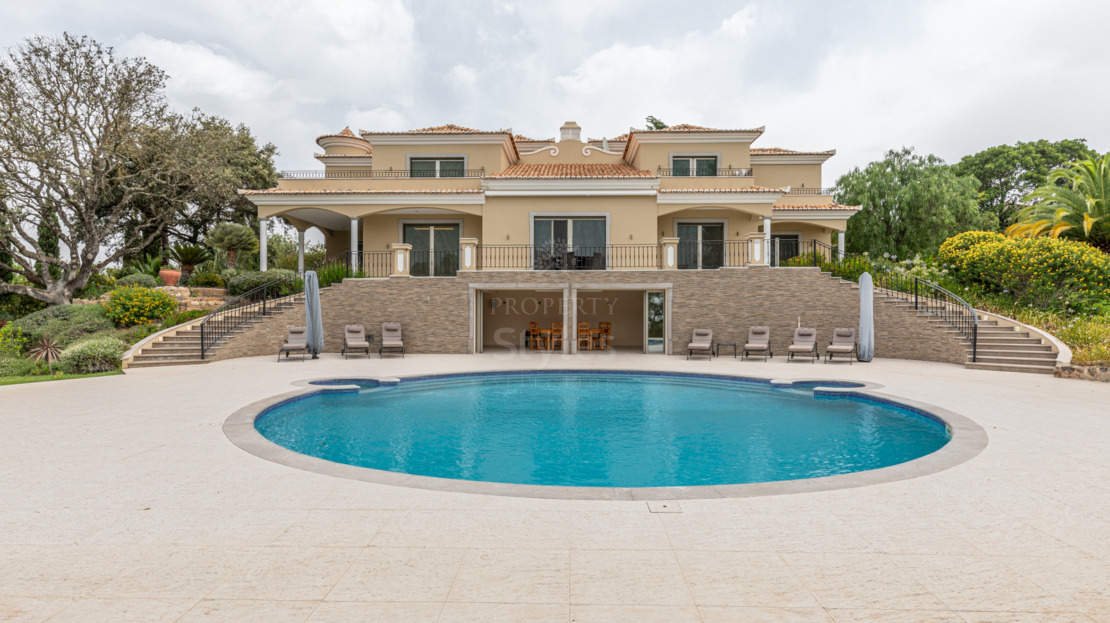 Exquisite south-facing luxury villa with sea views and private gym in Loulé