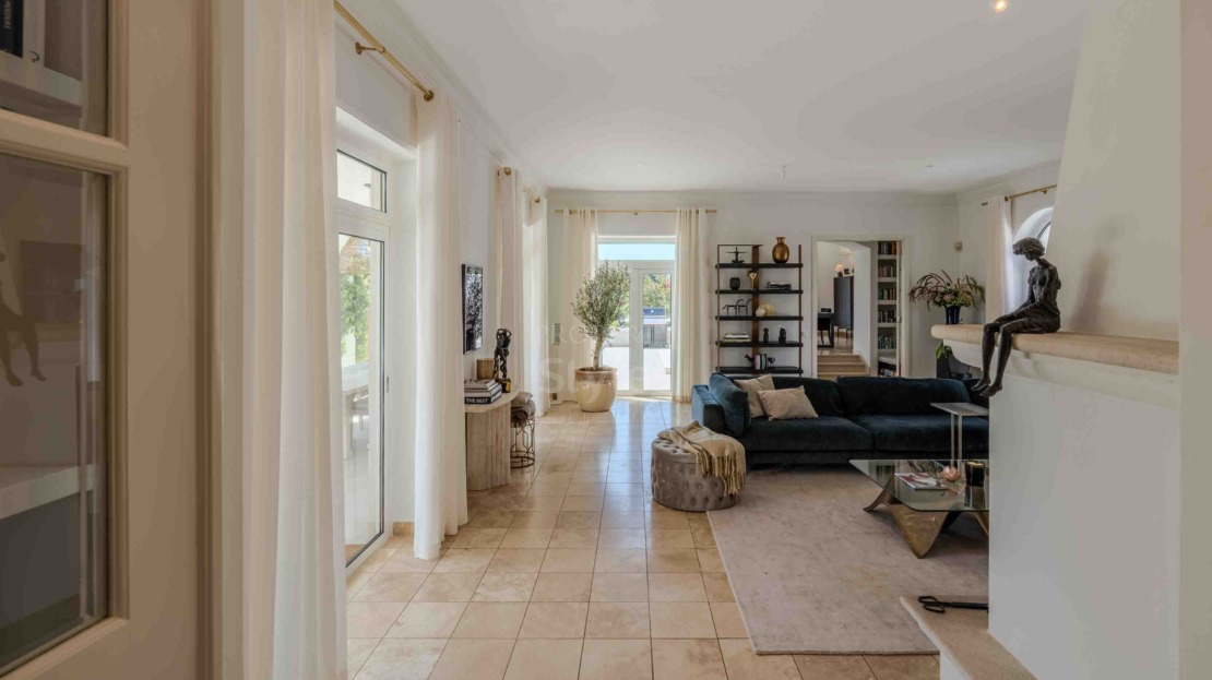 A rare opportunity to combine luxury living with privacy, countryside lifestyle and a serious passion for horses
