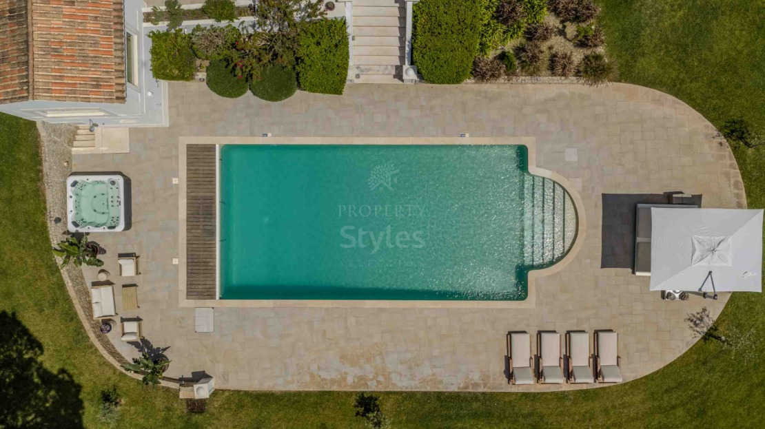 A rare opportunity to combine luxury living with privacy, countryside lifestyle and a serious passion for horses