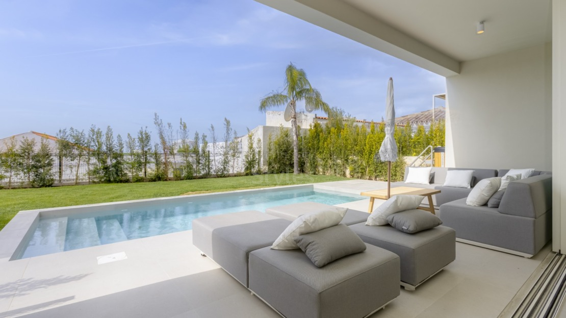 Stunning three bedroom contemporary designed villa with a sea view