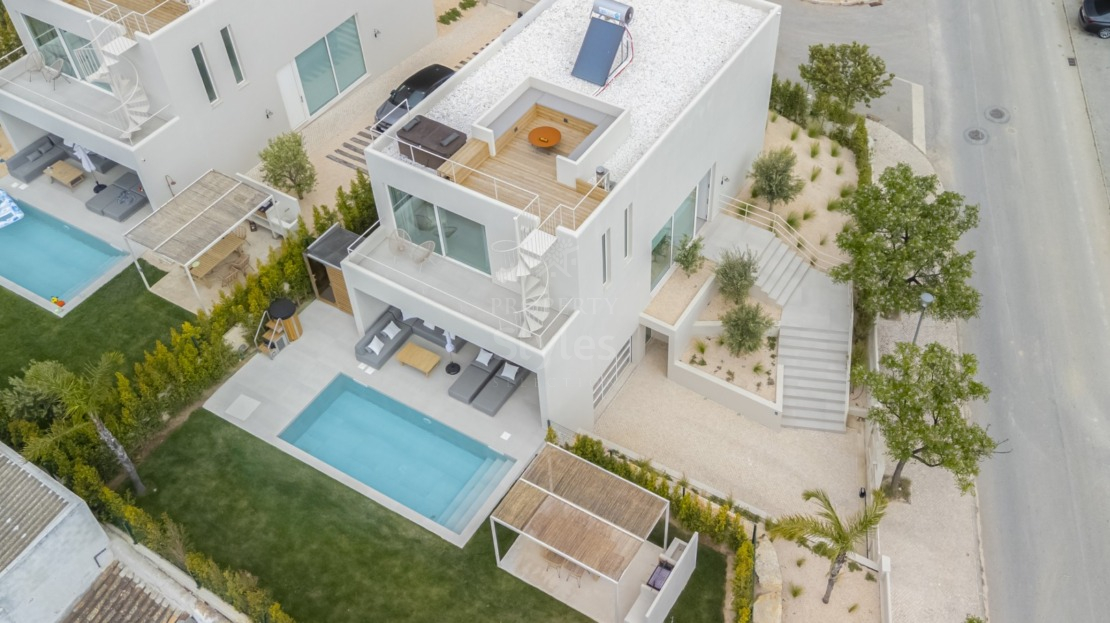 Stunning three bedroom contemporary designed villa with a sea view