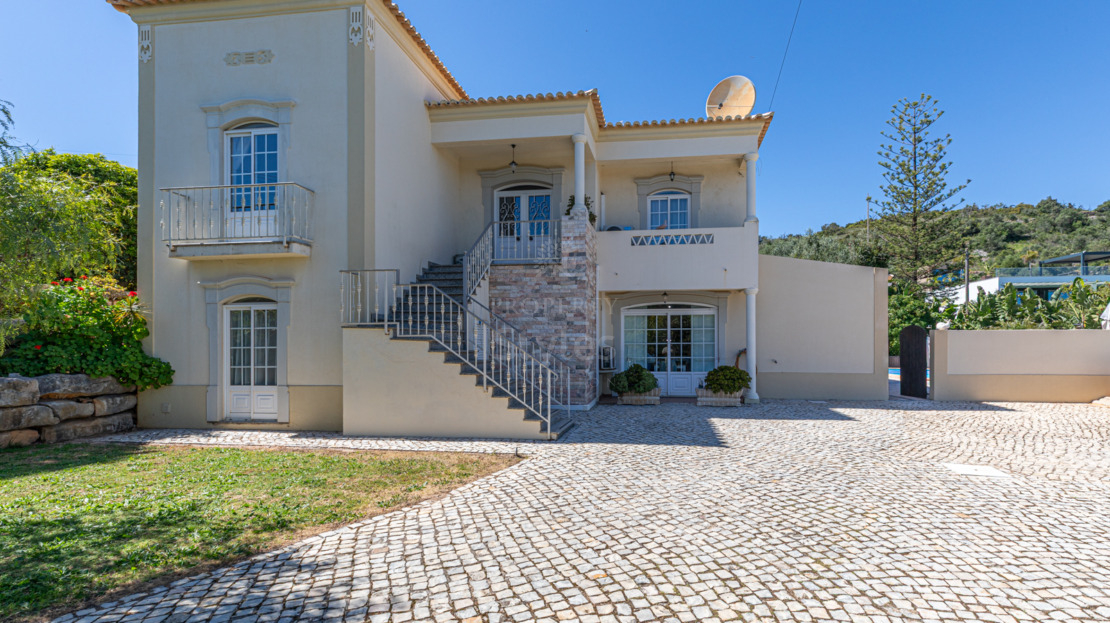 Beautiful Family Villa with Pool and Tranquil Surroundings