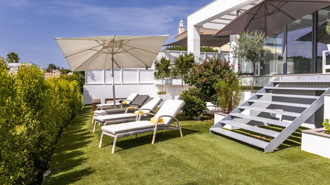 Contemporary Villa in Varandas do Lago