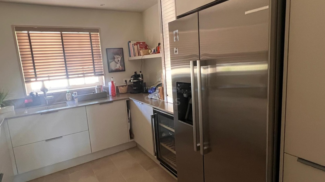 Fully refurbished ground-floor three bedroom apartment in Vila Sol